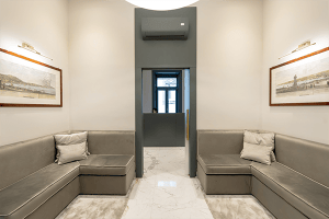 Sala d'attesa dello studio notarile Sarluca a Napoli